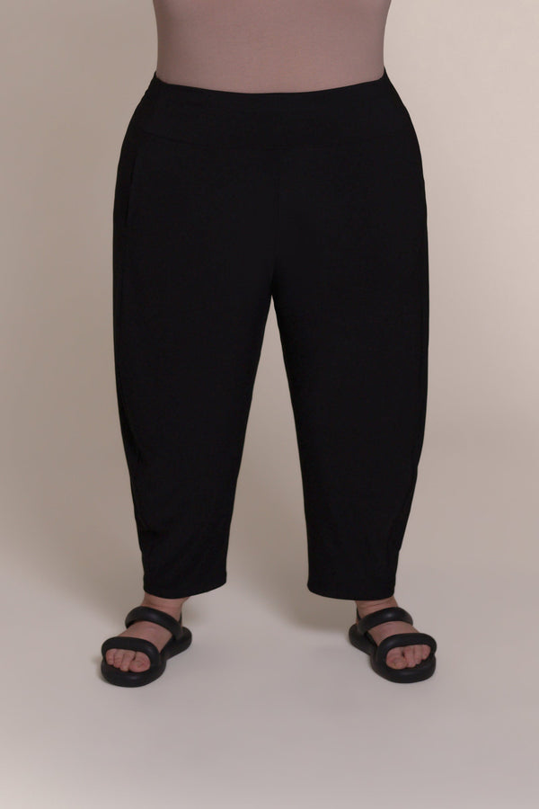 Narrow Barrel Pant Plus | Black